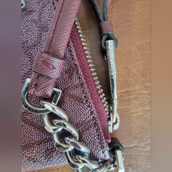 Calvin  Klein flat crossbody in purple with CK print leather - Picture 2 of 3